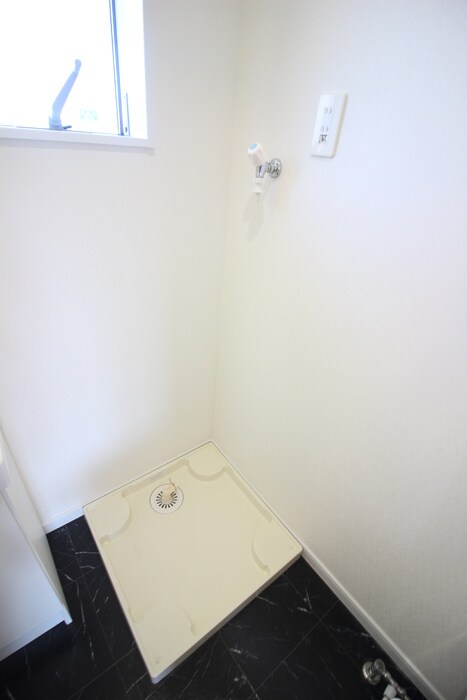 物件内観写真15　(洗濯機置場)