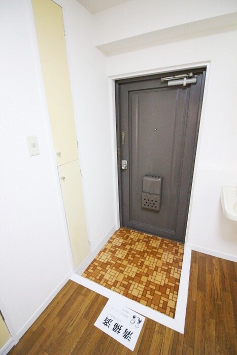 物件内観写真16　(玄関)