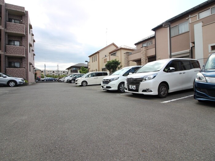 物件外観写真2　(駐車場)