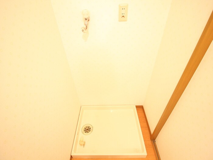 物件内観写真16　(洗濯機置場)