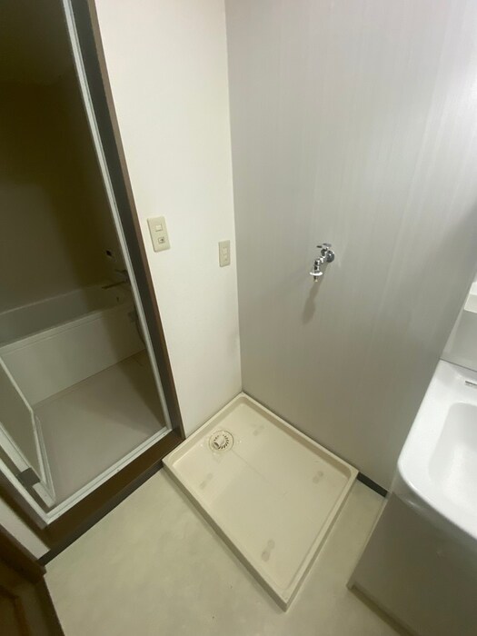 物件内観写真11　(洗濯機置場)