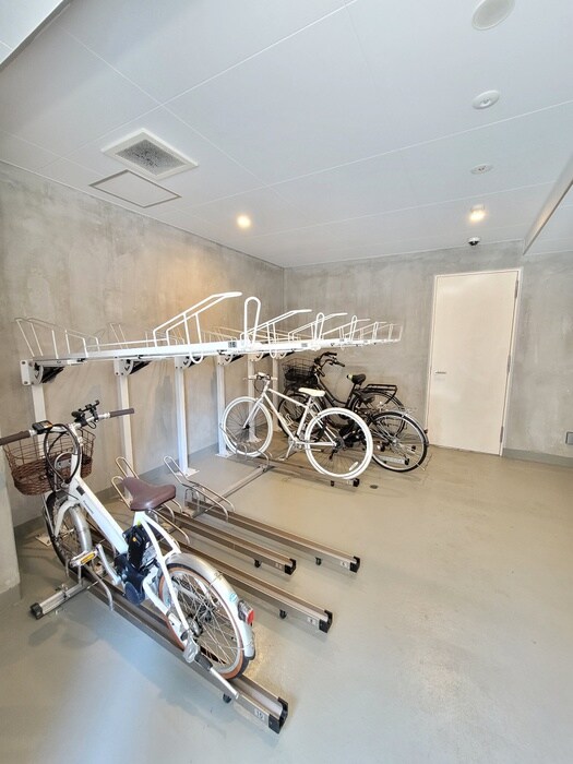 物件外観写真4　(駐輪場)