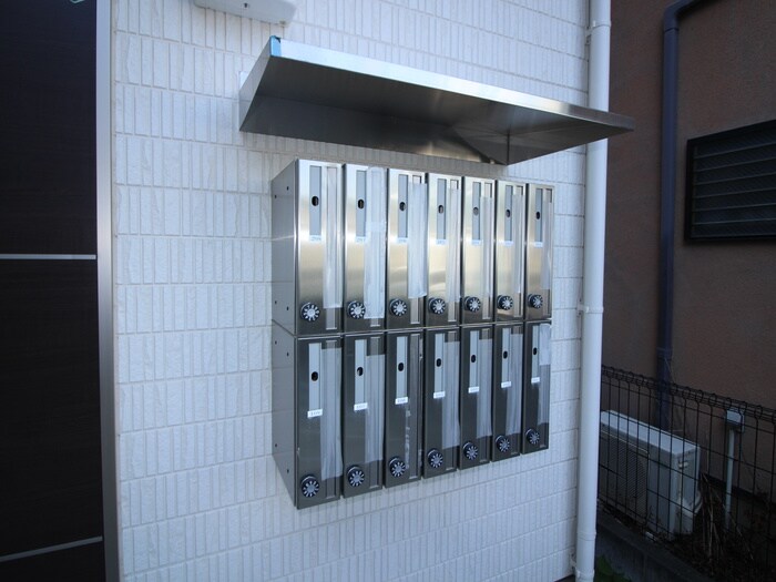 物件外観写真2　(エントランス部分)