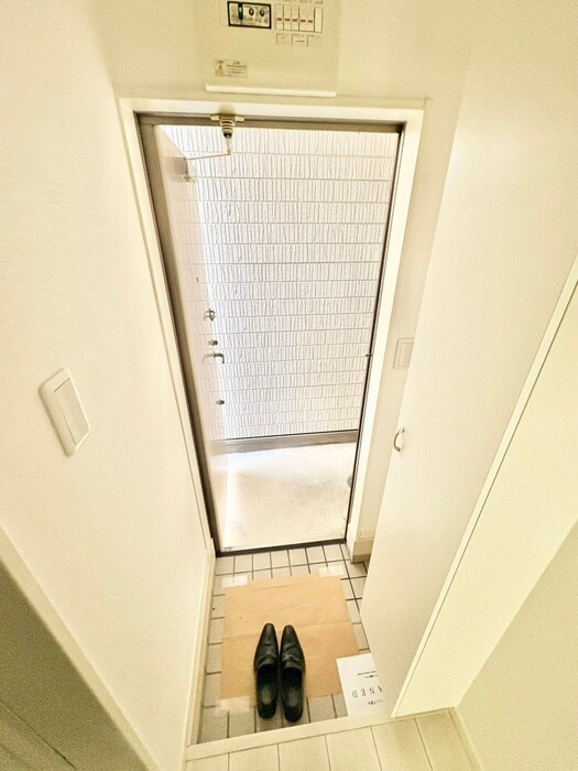 物件内観写真13　(玄関)