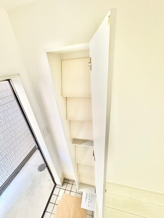 物件内観写真15　(靴箱)