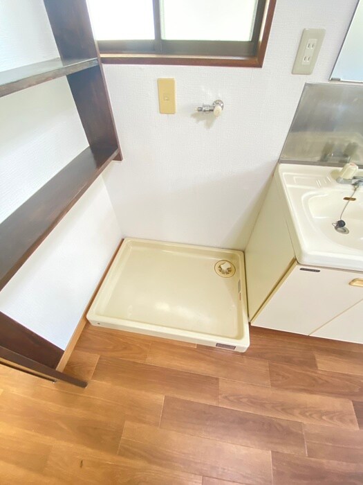 物件内観写真12　(洗濯機置場)