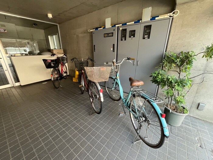 物件外観写真5　(駐輪場)