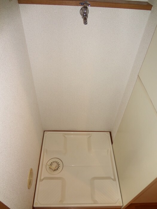 物件内観写真14　(洗濯機置場)