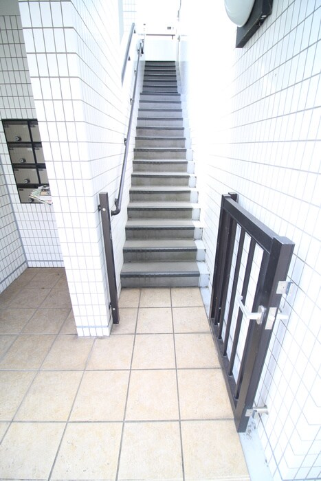 物件外観写真4　(エントランス部分)