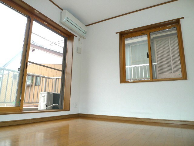 物件内観写真4　(室内からの展望)