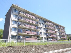 くずは台団地１０号棟（103）外観写真