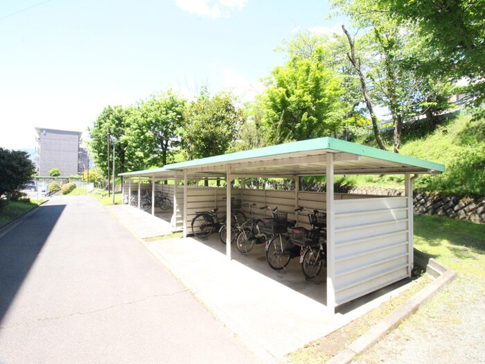 物件外観写真6　(駐輪場)