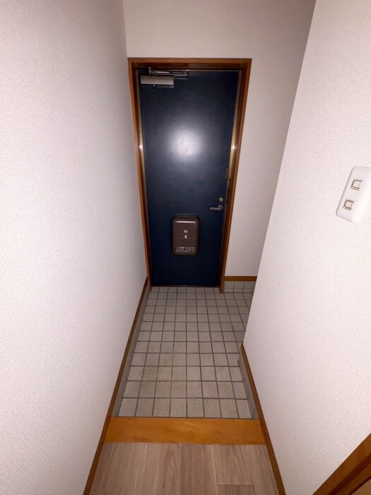 物件内観写真13　(玄関)