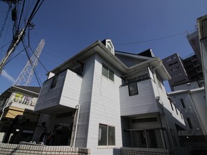 レオパレス三軒茶屋外観写真