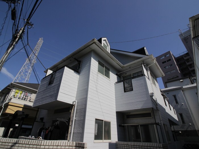 レオパレス三軒茶屋の外観写真