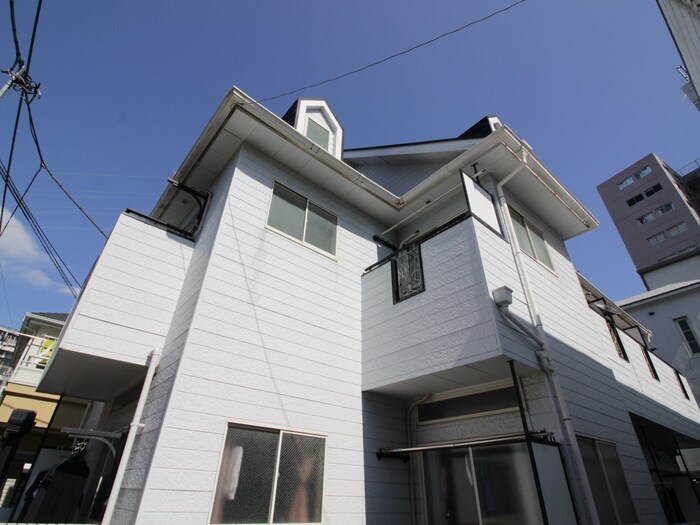 レオパレス三軒茶屋の外観写真