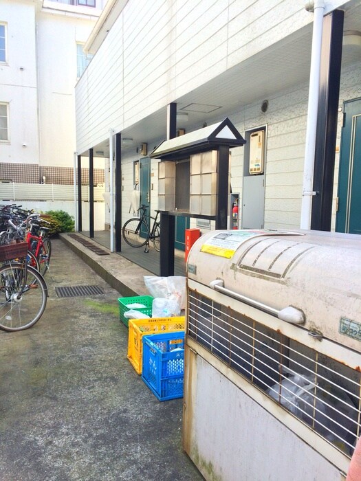 レオパレス三軒茶屋の駐輪場