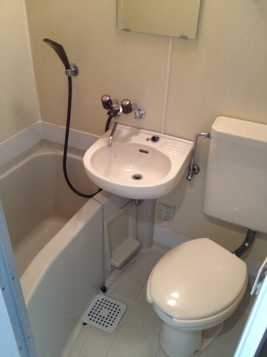 レオパレス三軒茶屋のバス