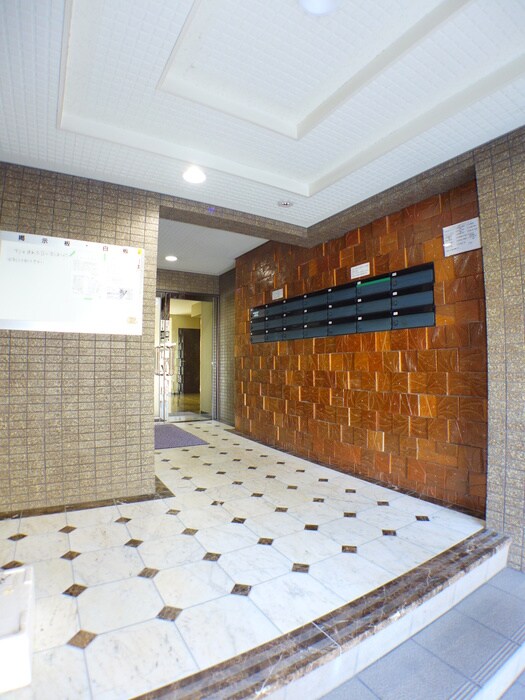 物件外観写真5　(エントランス部分)