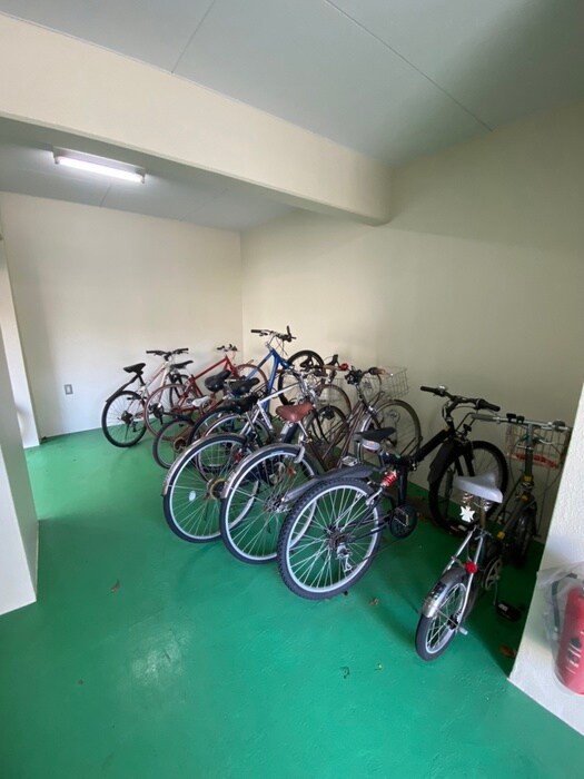 物件外観写真6　(駐輪場)