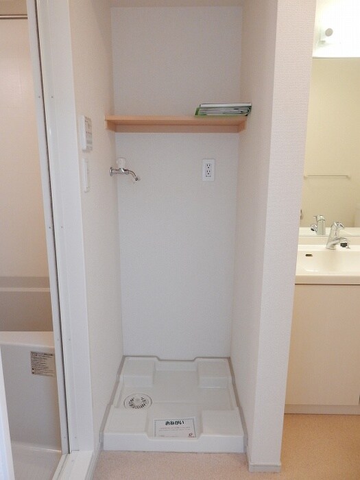 物件内観写真11　(洗濯機置場)