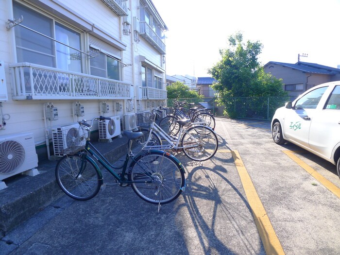 物件外観写真2　(駐輪場)