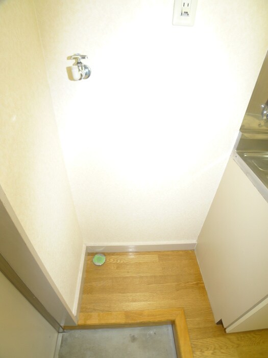 物件内観写真8　(洗濯機置場)