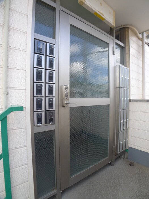 物件外観写真5　(エントランス部分)