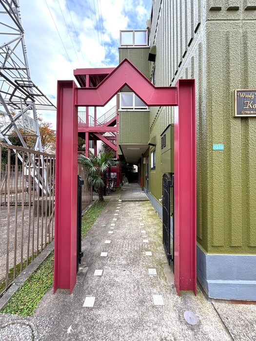 物件外観写真2　(エントランス部分)