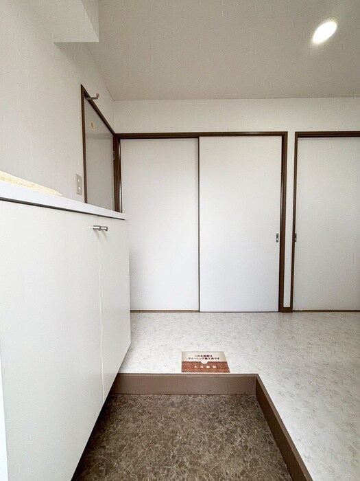 物件内観写真20　(玄関)
