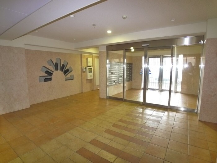 物件外観写真4　(エントランス部分)