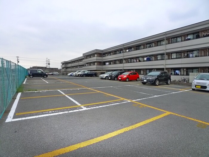 物件外観写真5　(駐車場)