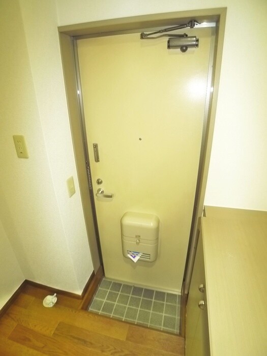 物件内観写真6　(玄関)