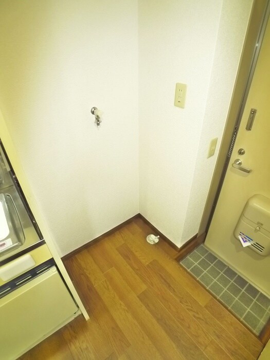 物件内観写真10　(洗濯機置場)