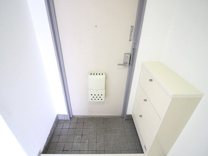 物件内観写真13　(玄関)