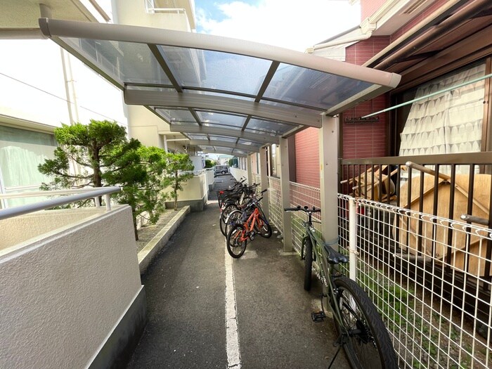 物件外観写真5　(駐輪場)