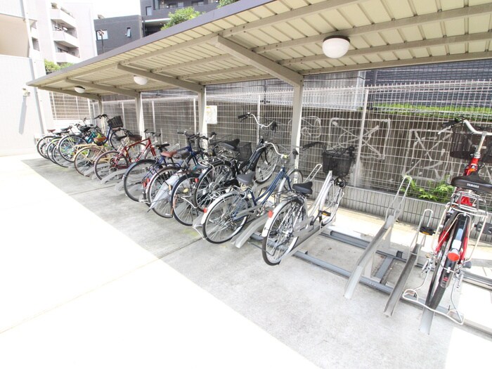 物件外観写真2　(駐輪場)