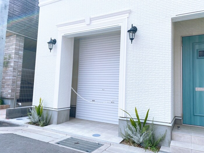 物件外観写真4　(エントランス部分)