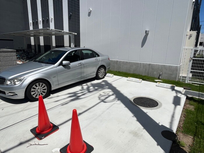 物件外観写真4　(駐車場)