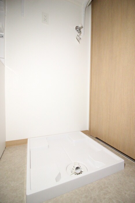 物件内観写真18　(洗濯機置場)