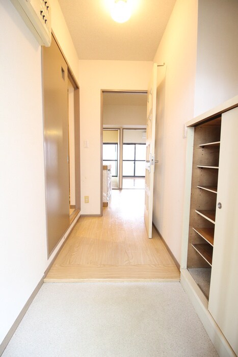 物件内観写真14　(玄関)