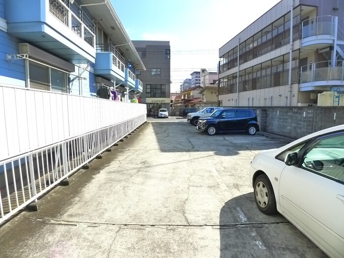 物件外観写真4　(駐車場)