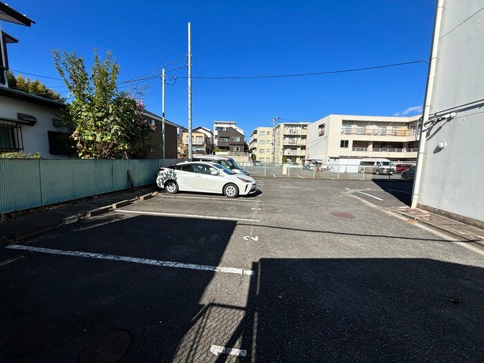 物件外観写真4　(駐車場)