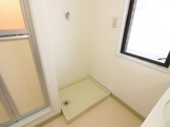 物件内観写真18　(洗濯機置場)