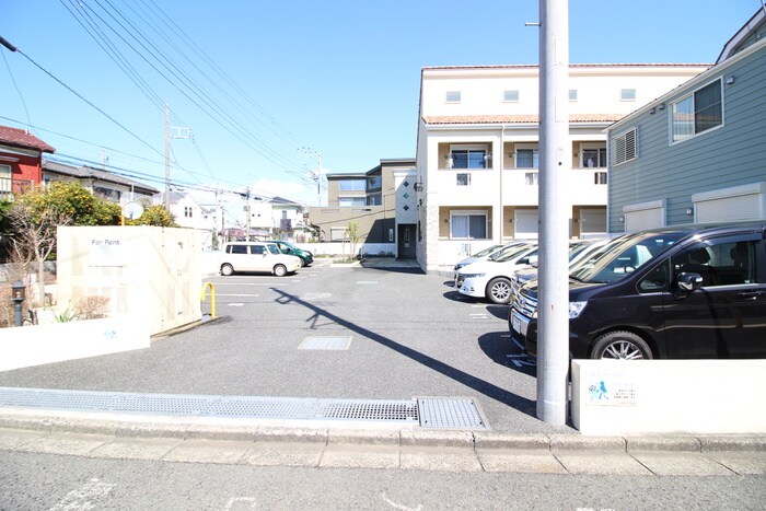 物件外観写真2　(駐車場)