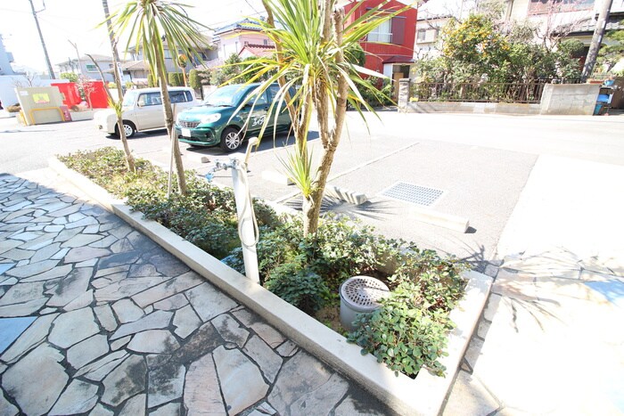 物件外観写真5　(バイク置き場)