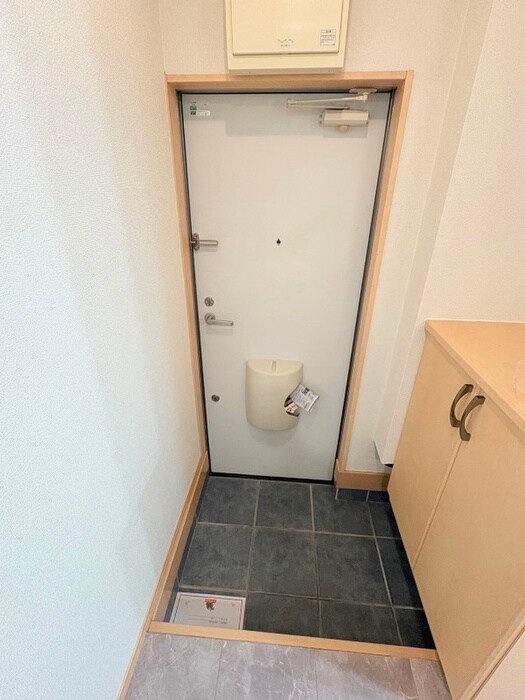 物件内観写真16　(玄関)