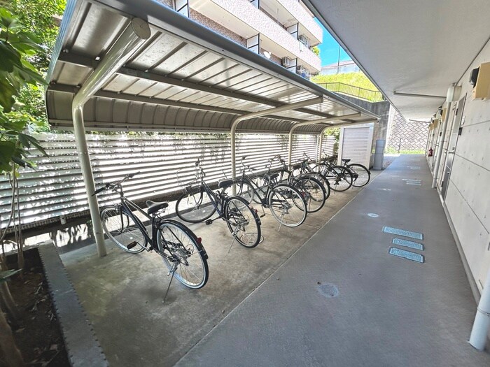 物件外観写真3　(駐車場)