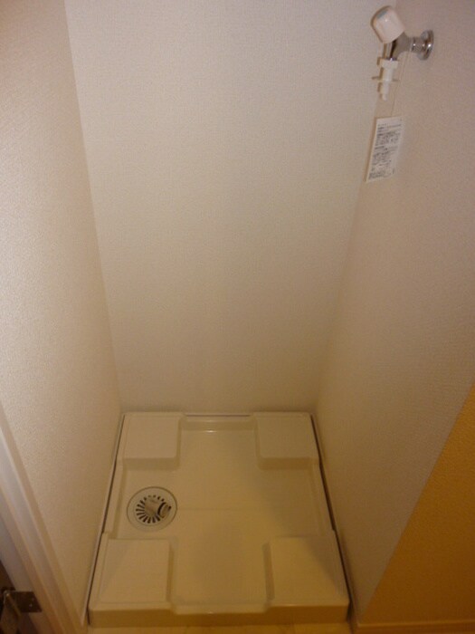 物件内観写真14　(洗濯機置場)