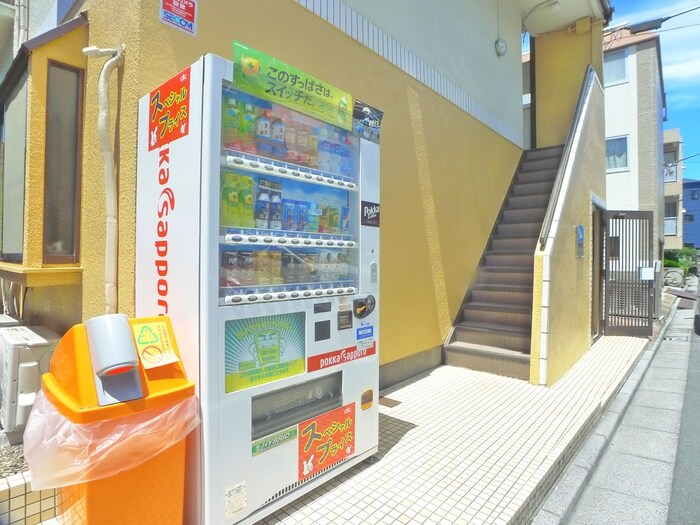 物件外観写真3　(エントランス部分)